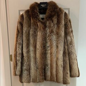 Vintage Anne Klein authentic beaver fur coat.Lined.Hook closures. 2 pockets.EUC